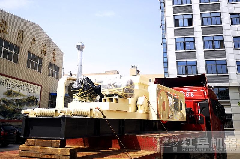 紅星機(jī)器狼牙對輥機(jī)發(fā)貨 紅星機(jī)器狼牙對輥機(jī)發(fā)貨